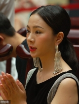 昔日网络红人天仙妹妹浓装亮相无人识