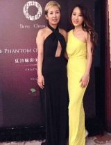 李美妍出席时装秀 长裙典雅尽显婀娜身姿