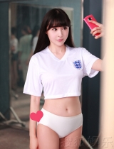 林柯彤拍足球宝贝写真大片 傲人曲线热辣来袭