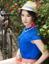 杨明娜气质写真曝光 花样年华尽享休闲时光