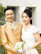吴镇宇妻子揭秘：新加坡模特 两人酒吧一见钟情