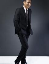 李乃文曝鬼马写真 演多金老板获赞“时尚先生”