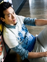 高云翔登杂志封面 诠释轻熟偶像魅力