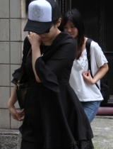黄奕法院离婚被“放鸽子” 将力争女儿抚养权