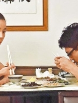 朱孝天与美女深夜用餐恋情疑曝光 否认是女友