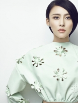 贾青清新时尚大片曝光 镂空雕花潮味十足