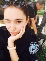 新疆反恐前线美女特警走红 英姿飒爽不失妩媚