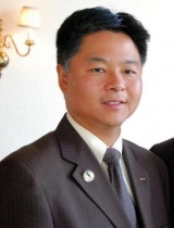 美国主播发表排斥华人言论 华裔议员要求其辞职