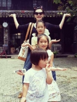 小S带三女儿开心出游 未受老公案件影响