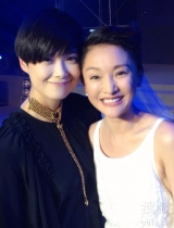 周迅结婚众星观礼 李宇春谢娜与新人合影