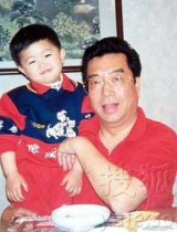 75岁李双江近照曝光 观看演出笑容满面
