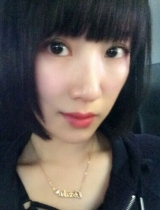 阔太李念晒红唇美照 网友惊讶：越来越像黄奕