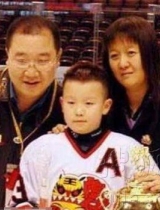 英达15岁小儿子英如镝近照曝光 与现任妻子所生