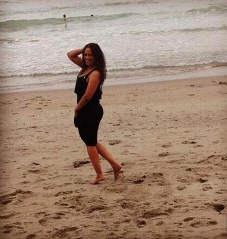 前「天命真女」团员Farrah Franklin酒后闹事被捕前，还上传了一张海滩出游照，看来一切正常。(翻摄自Instagram)