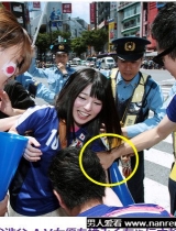 AV女优上原亚衣上街疯世足！竟遭痴汉趁乱揉胸
