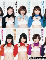 爆乳11人 F罩杯以上日本写真女优代表队 组成足球队玩球啦！