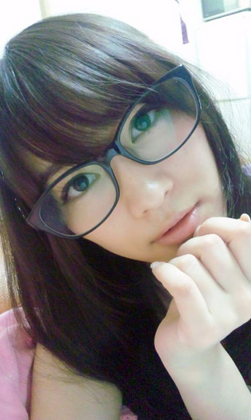 西野翔戴眼镜写真,从没看过黑发戴眼镜如此好看的AV女优