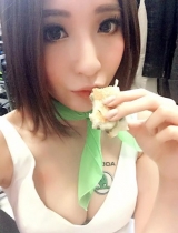 甜心小孙芸芸Anber 性感美腿让粉丝大呼吃不消